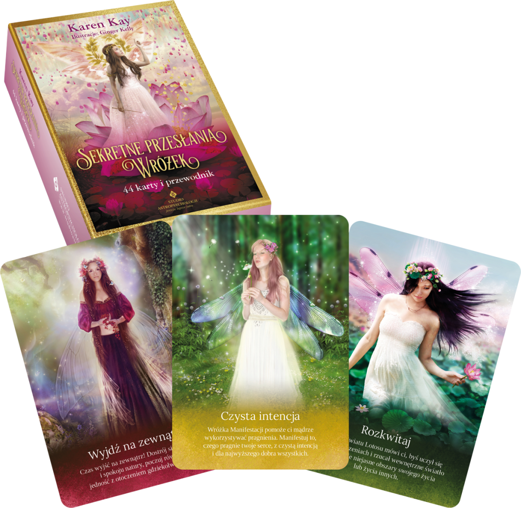 Zestaw „Sekretne przesłania wróżek” – pudełko z talią 44 kart duchowych autorstwa Karen Kay z ilustracjami Ginger Kelly oraz trzy przykładowe karty: „Wyjdź na zewnątrz”, „Czysta intencja” i „Rozkwitaj”, przedstawiające wróżki w baśniowych sceneriach.